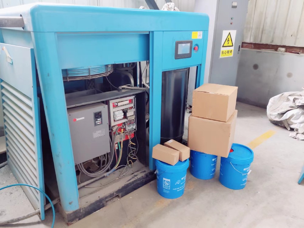 75KW螺桿空壓機保養(yǎng)維護